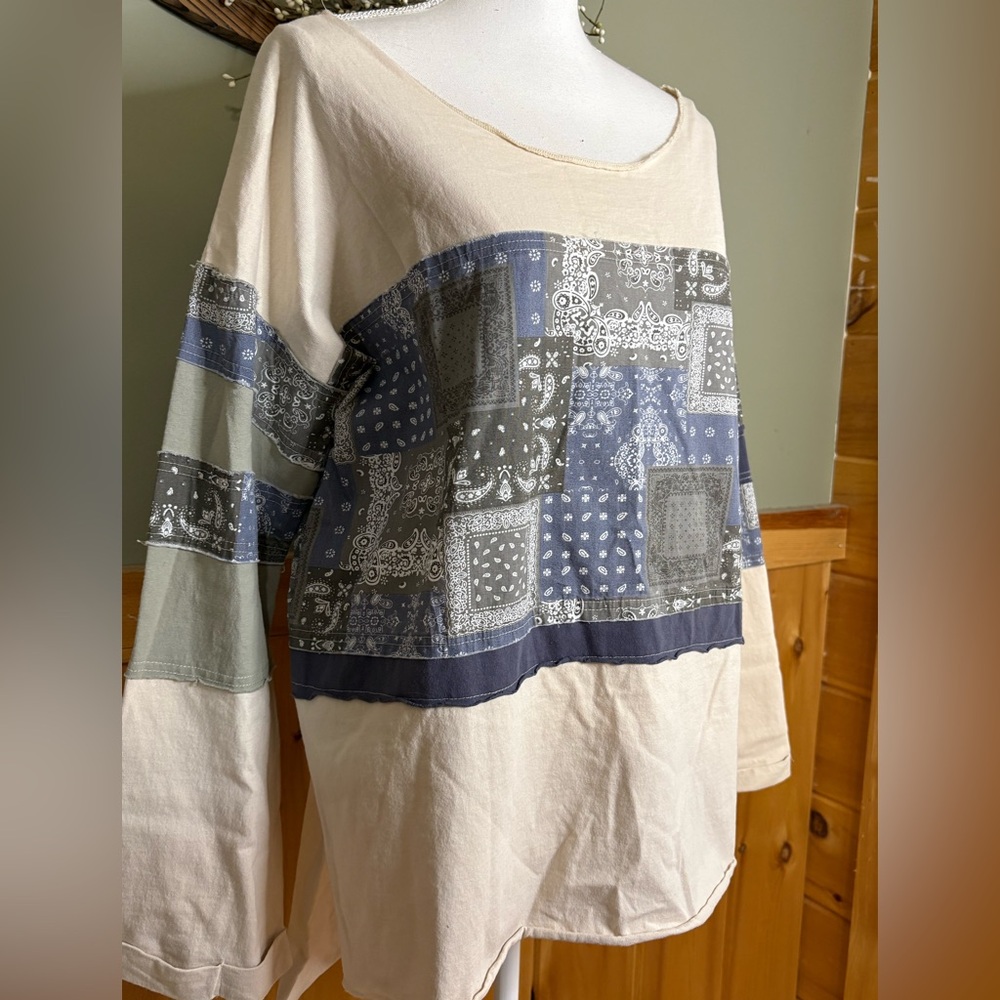 Oli & Hali Blue and Cream Patchwork Long Sleeve High/Low Top size Small - Picture 3 of 12